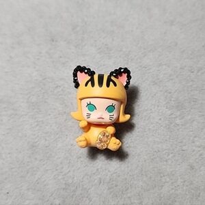 Cute Blinged Molly Lucky Cat Figure (Pop Mart)